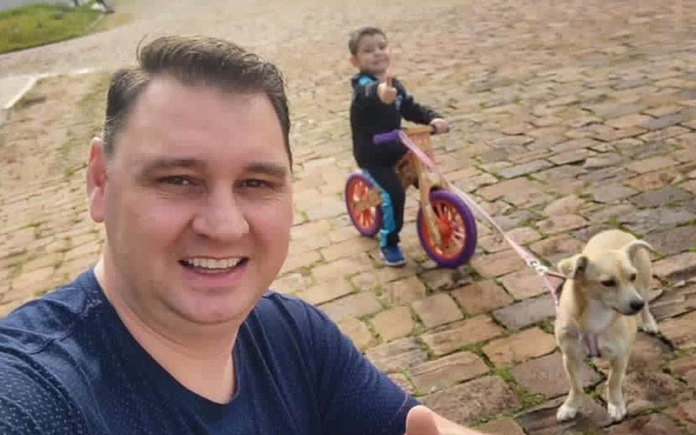 Cristian Deon com o Vicente e a Biciquetinha em Lageado/RS
